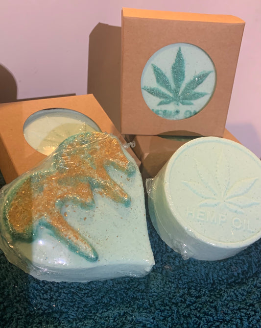 Natural Eucalyptus Peppermint scented bath bomb - Wiselyonsoapworks