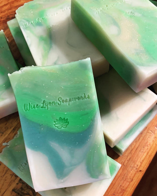 White Tea & Currant scented natural soap, hemp and cocoa butter - Wiselyonsoapworks